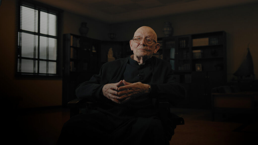 O padre Francisco Faus em cena do filme "Um santo entre nós", documentário da Lumine TV