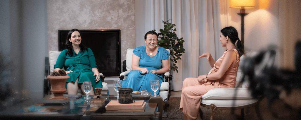 Fernanda Zapparoli, Laura Padilha e Jéssyca Jacobus conversam no segundo episódio de Um Lugar Seguro