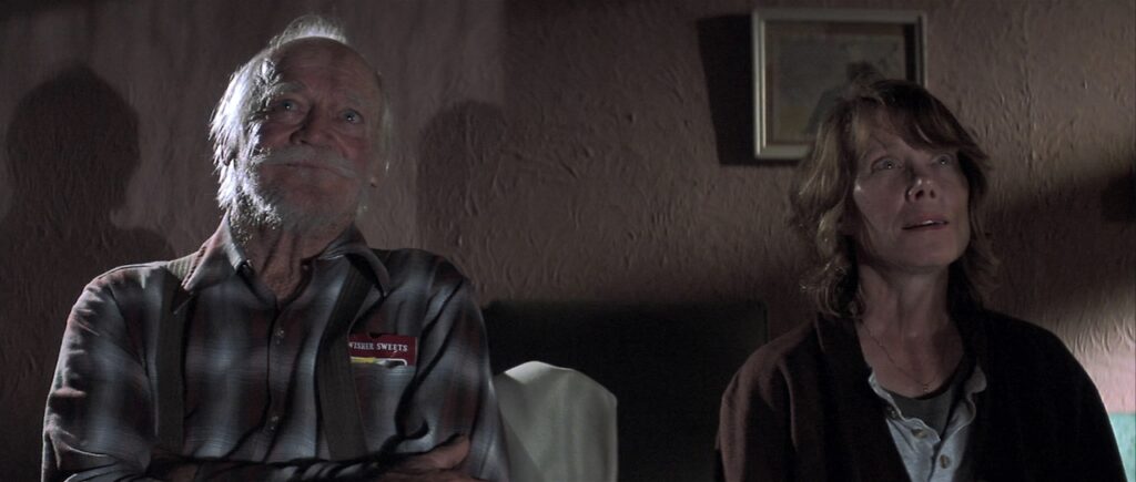 Richard Farnsworth e Sissy Spacek em cena do filme "Uma história real", de David Lynch