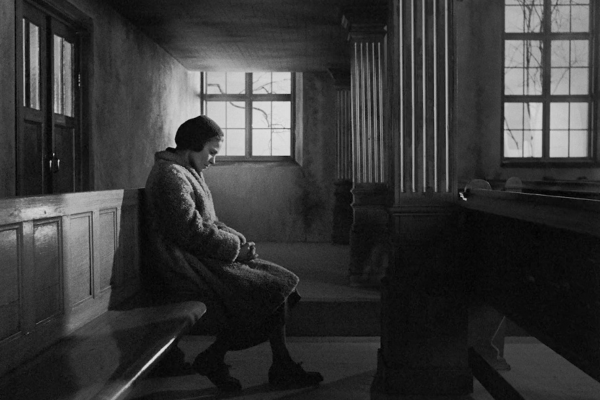 A atriz Ingrid Thulin em cena do filme "Luz de Inverno", de Ingmar Bergman - Lumine TV