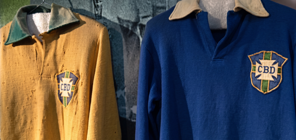 Uma análise provocativa de Thomas Giulliano sobre a nova camisa azul da Seleção Brasileira.