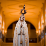 As 10 melhores frases de Nossa Senhora de Fátima : reflexões de grandes santos 